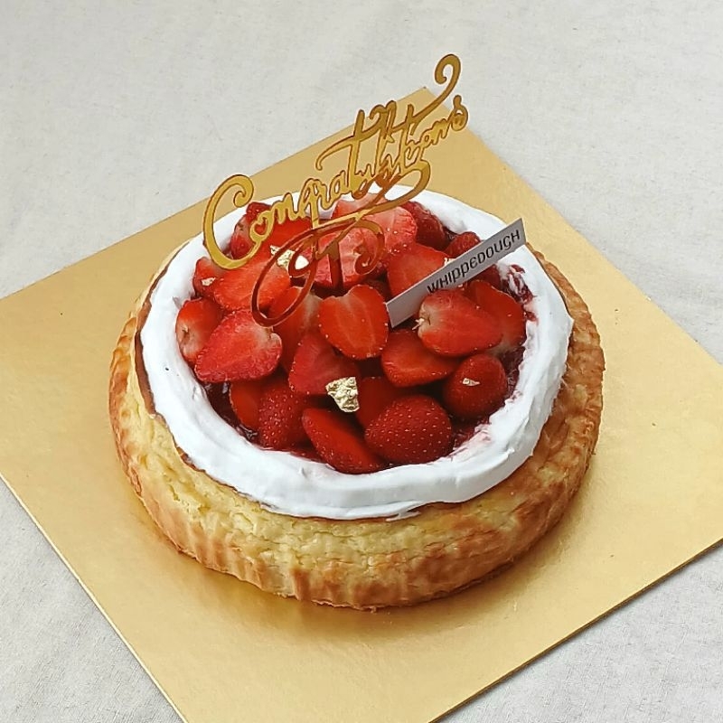 

WHIPPEDOUGH Chocoberry Cake Pistachio Cheesecake Strawberry Cheesecake Burnt Basque Cake Whole Cake Birthday Cake Malang Surabaya Instant