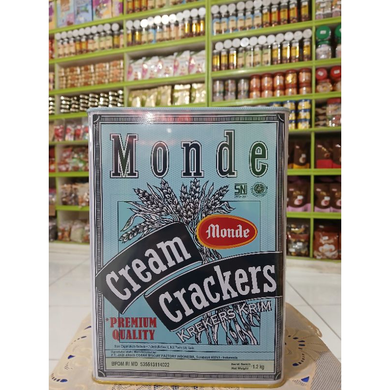 

Monde cream crackers kaleng 1,2kg Cemilan Biskuit Wafer Kering