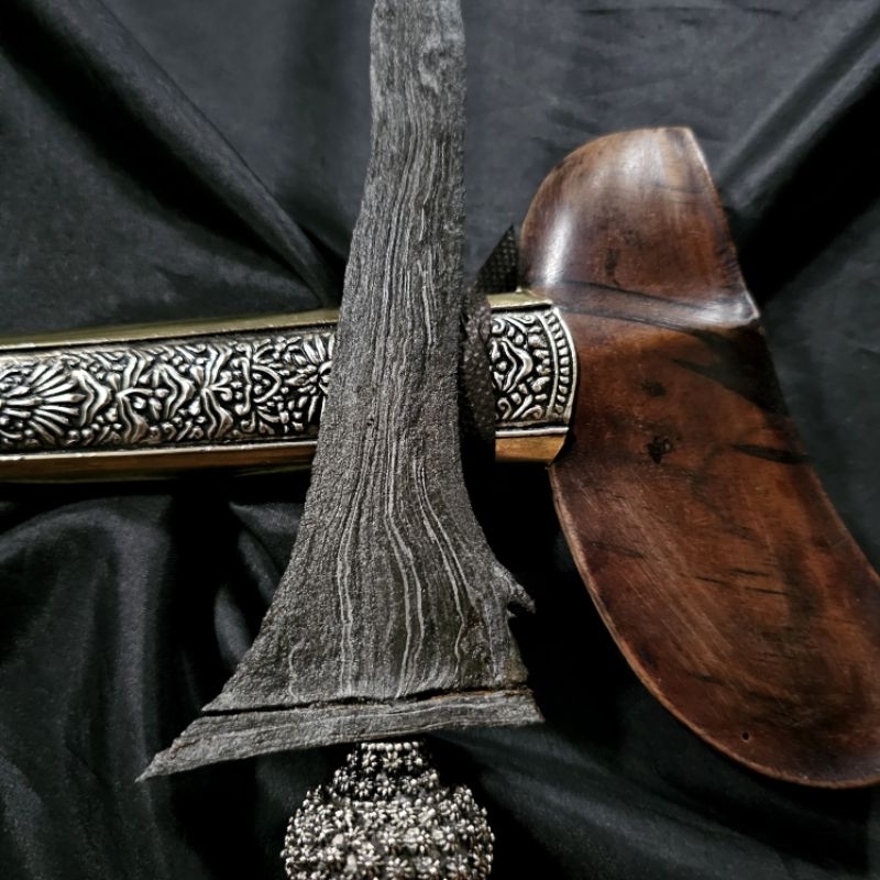 Keris Carubuk Luk 7 Tangguh Est. Mataram Pamor Adeg Mrambut