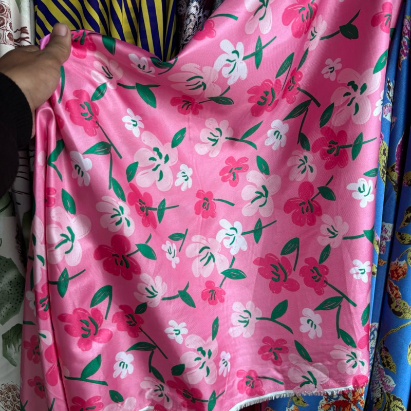 kain satin silk motif bunga premium - kain silk motif bunga - kain satin sutra silk motif - kain sil