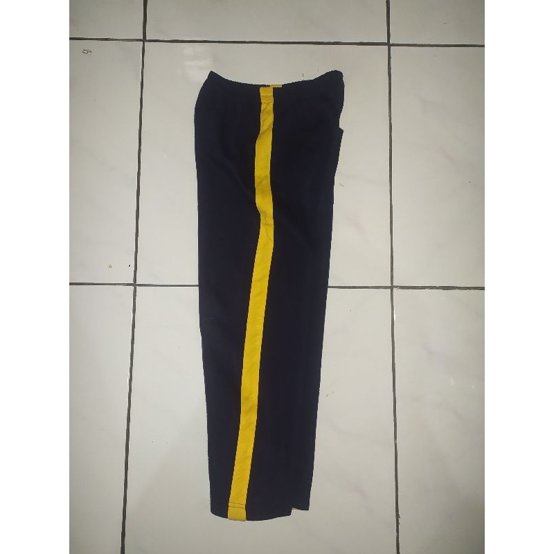 Celana training preloved