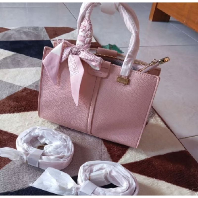 tas madelyn cocy dan laura