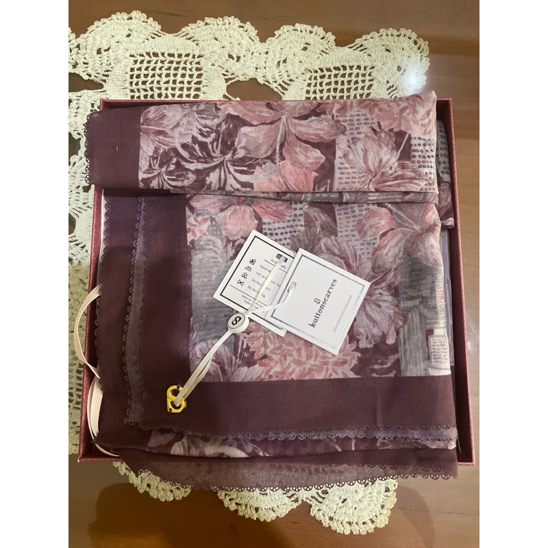 New With Tag Buttonscarves Malaya Burgundy (RARE ITEM)