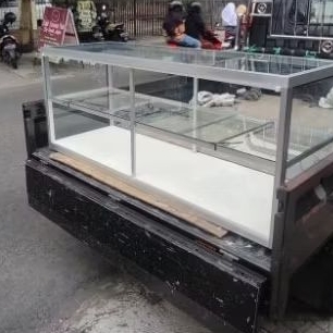 Etalase warung makan