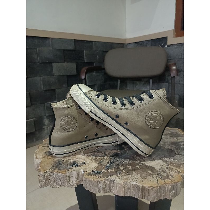 JV CONVERSE JHON VARVATOS DBURNISHED LEATHER DRILL HI Q
Size : 38,5/23cm
