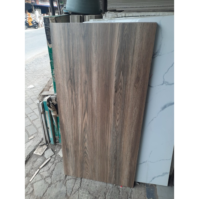 Granit Lantai motif kayu 60x120 coklat muda