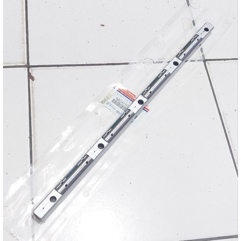 SULING KLEP L300 DIESEL ROCKER ARM SHAFT L300 DIESEL 4D56