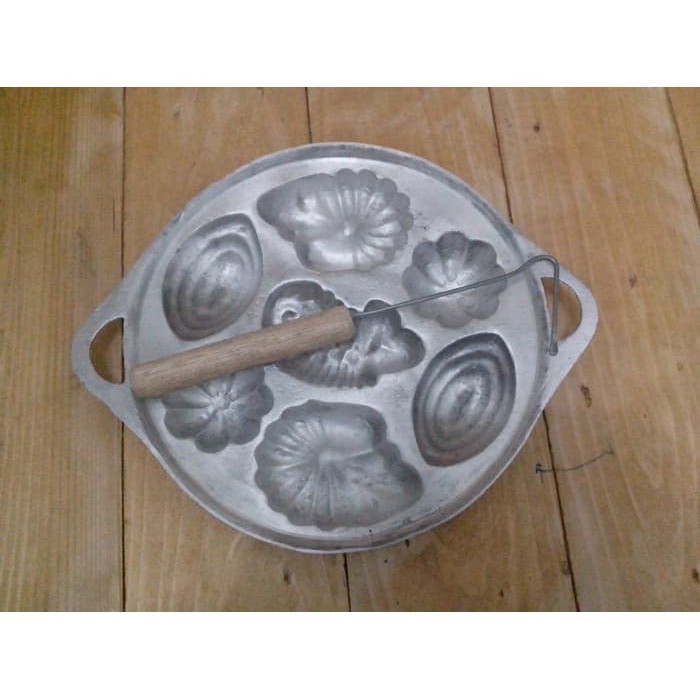 CETAKAN KUE LUMPUR CUBIT IKAN KARAKTER 7 LUBANG Cetakan Kue Cubit Motif 7 Lubang - Gratis Pengait