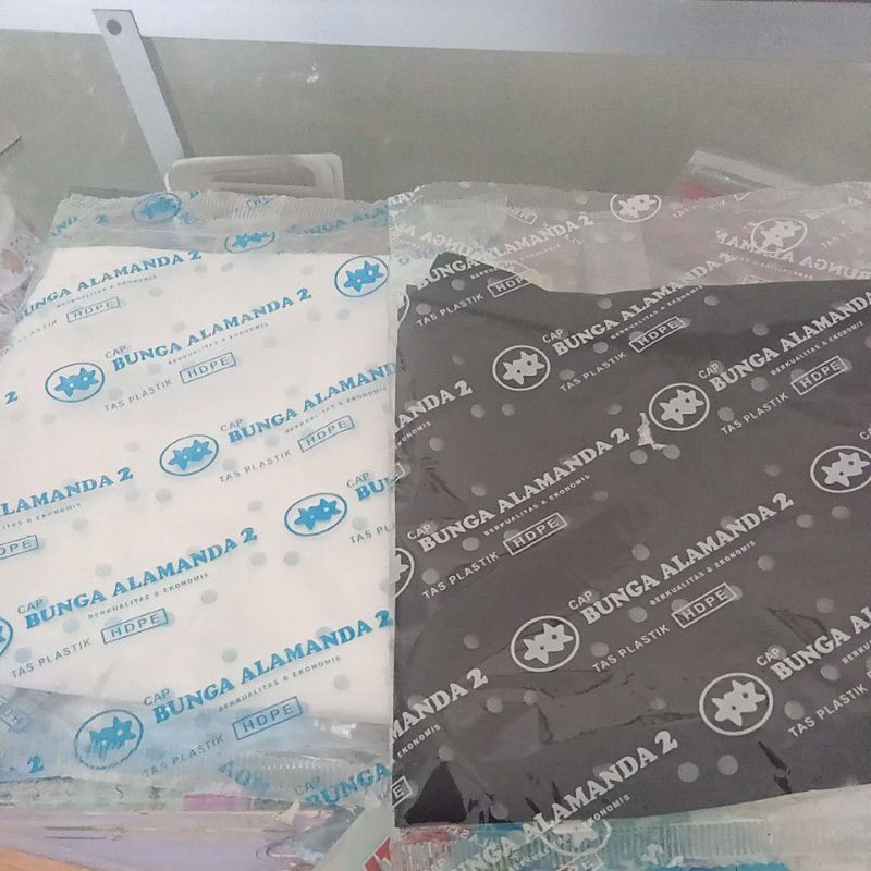 Tas plastik HDPE / kantong kresek hitam/putih ukuran 15