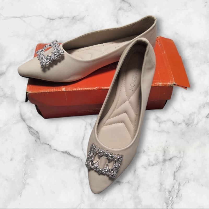 Connection sepatu  Flatshoes wanita casual kerja Warna putih