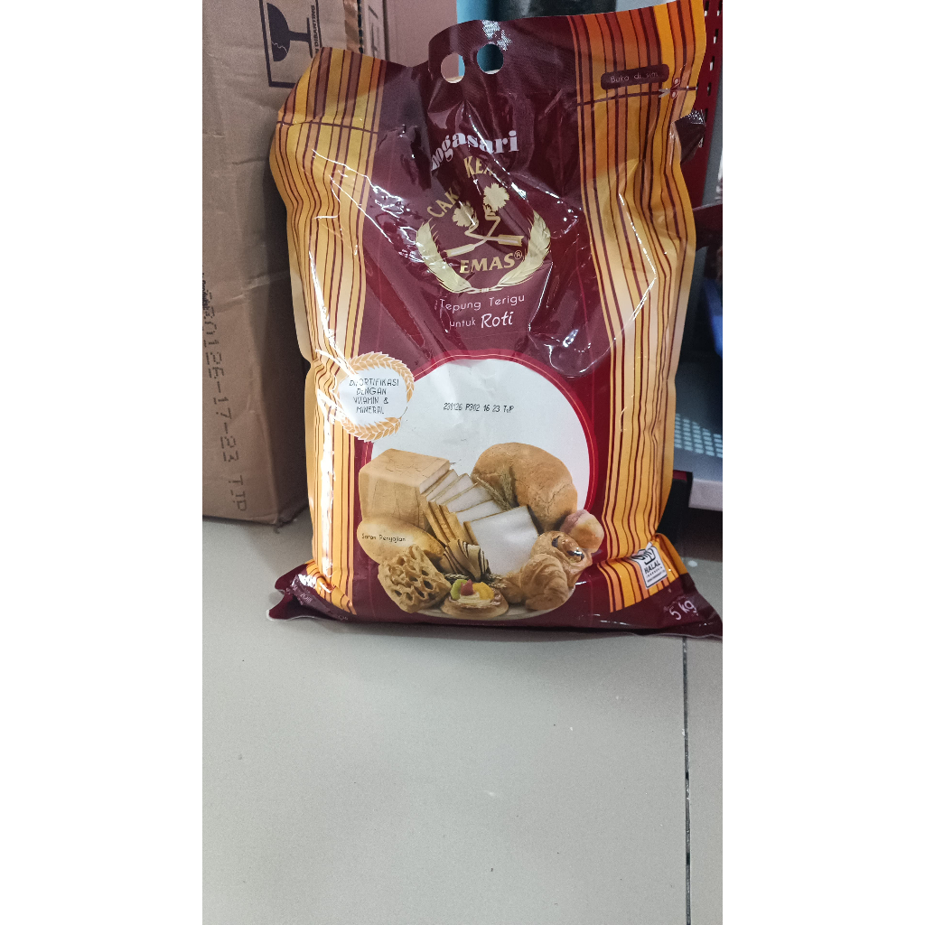 

Tepung Terigu Cakra Kembar Emas Bogasari (Roti) 5 kg