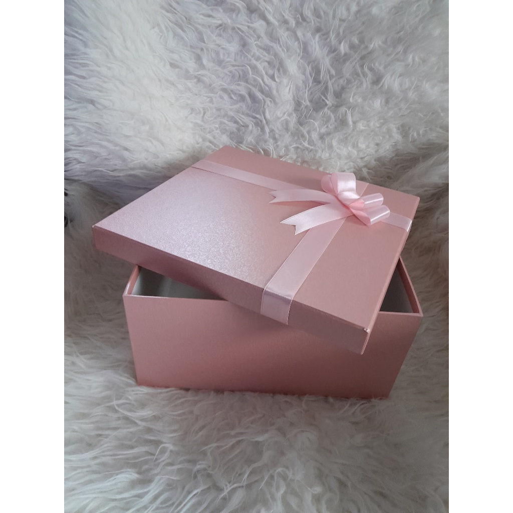 

Box Kotak Kado P 25cm, L 27cm, T 13cm / Box Kado Kotak Kado / Box Kado Gift Box