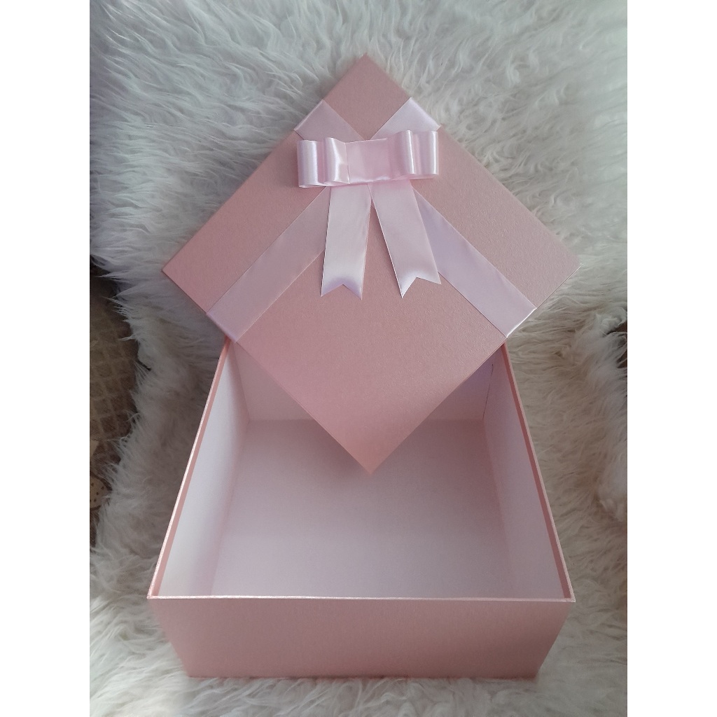 

Gift Box 30x30 T15/ Kotak kado / Box Hadiah