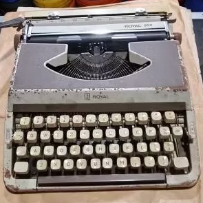 Mesin Ketik Merk Royal. Made in Japan. Barang Lama Jadul. Masih Berfungsi.