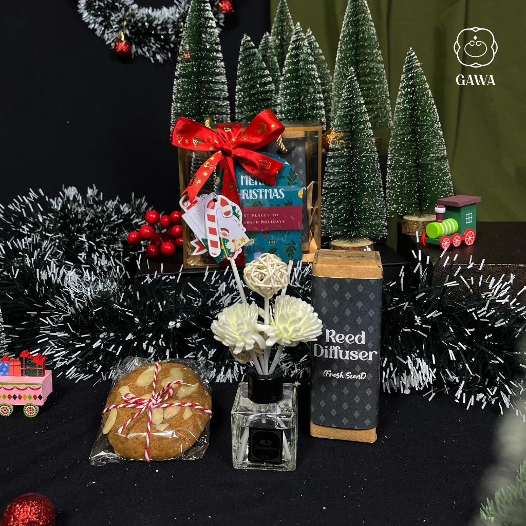 

ELF Gawa Christmas Hampers