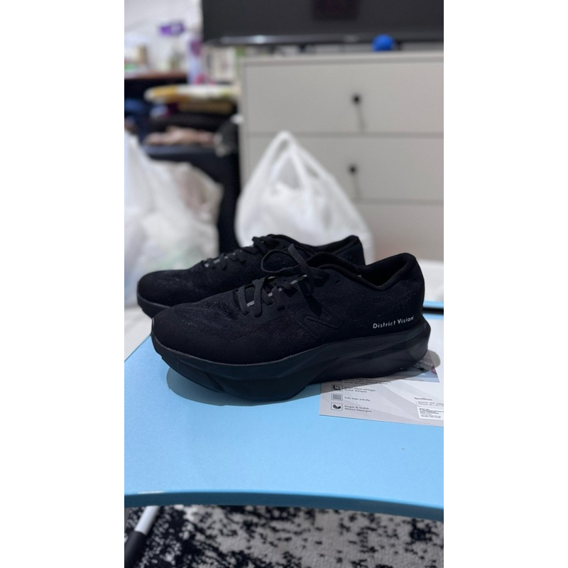 Sepatu Lari NB Triple black