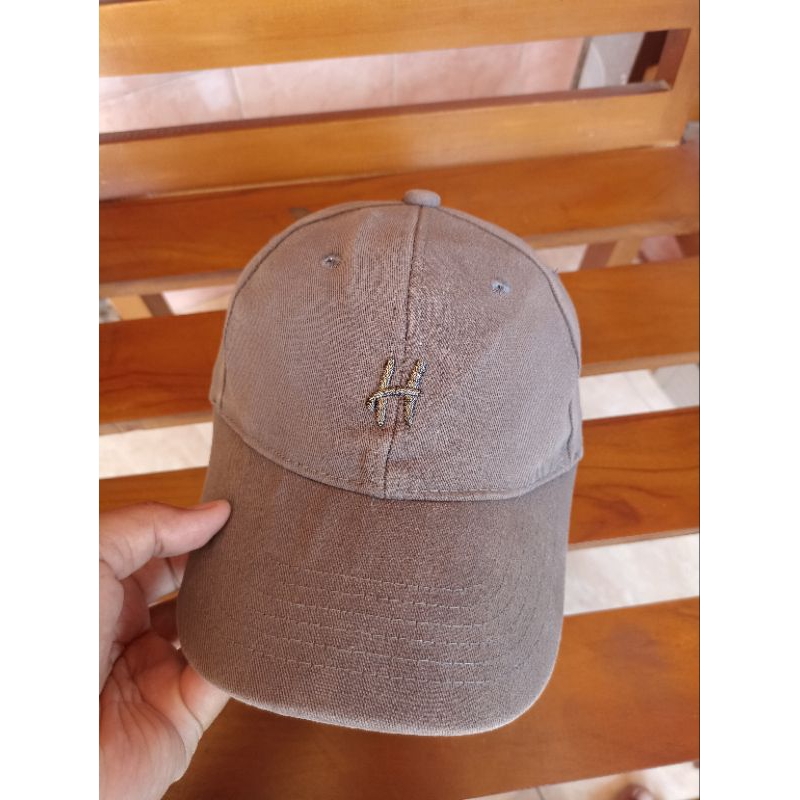 Topi Logo H