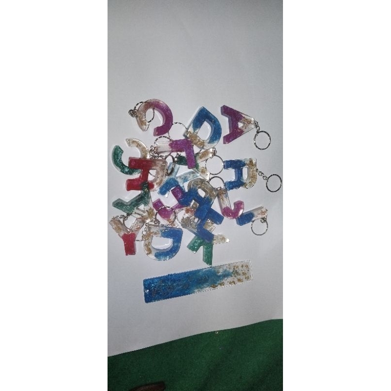 ganci resin inisial huruf