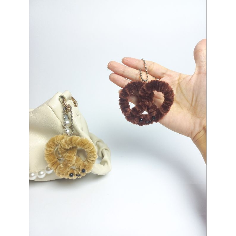 Ganci Pretzel Kawat Bulu | Pretzel Keychain