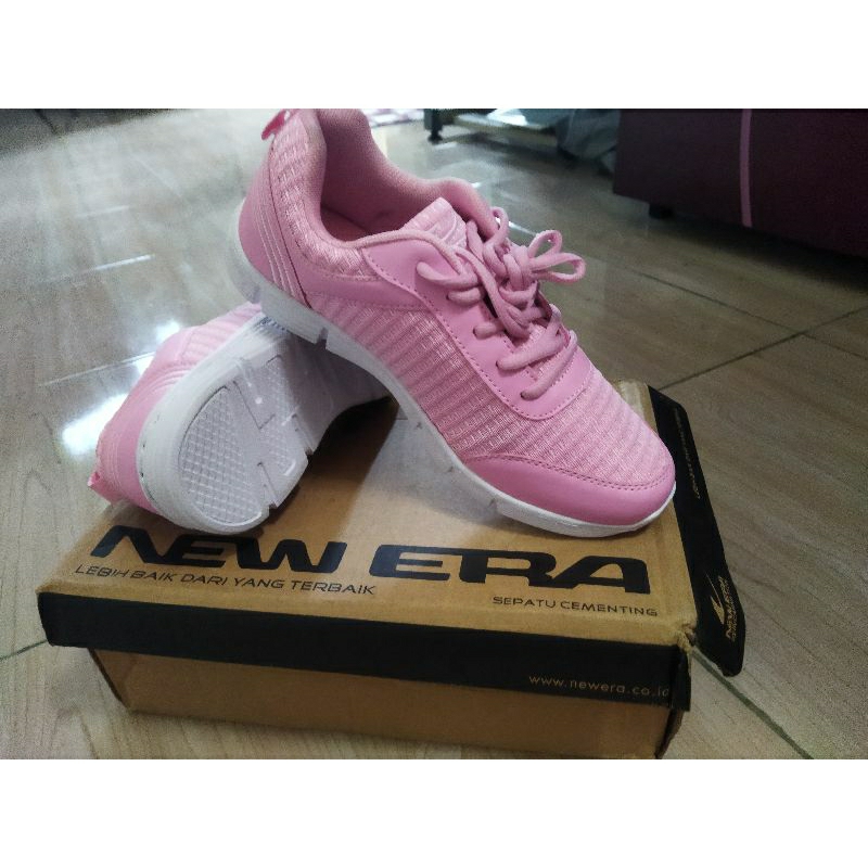 Diskon Sepatu Sport wanita cuci gudang