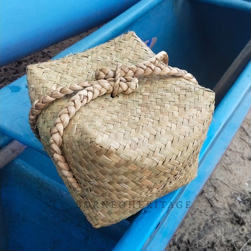 Tas anyaman purun besek tutup