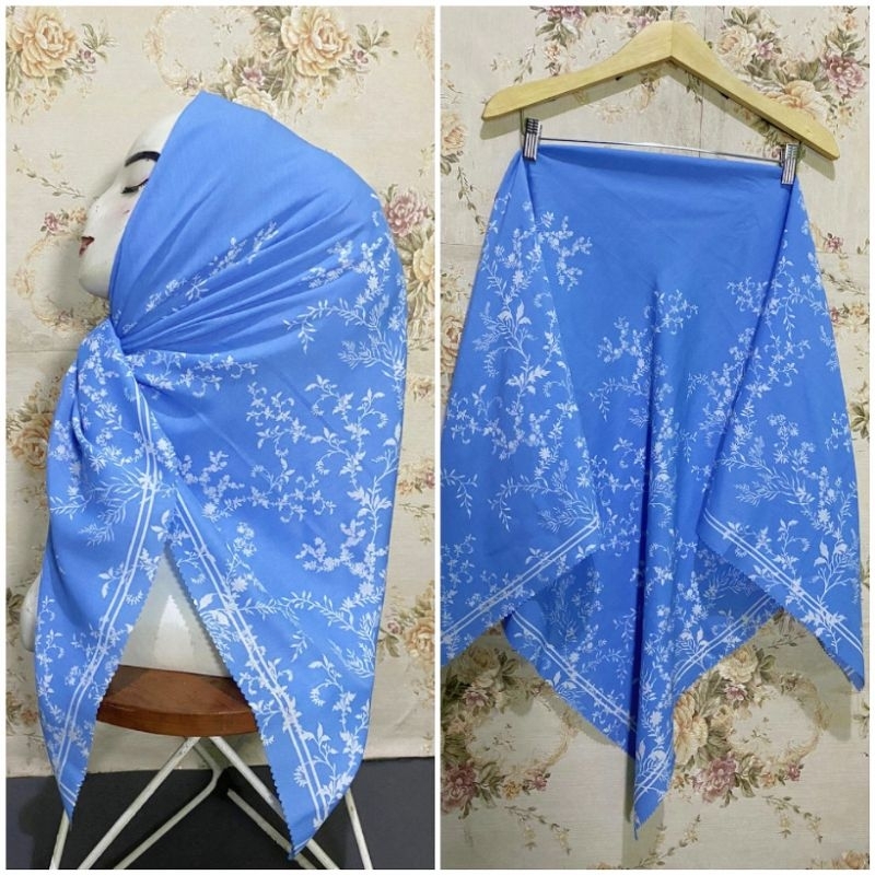HIJAB SEGI EMPAT VOAL MOTIF FOLURES BIRU MUDA