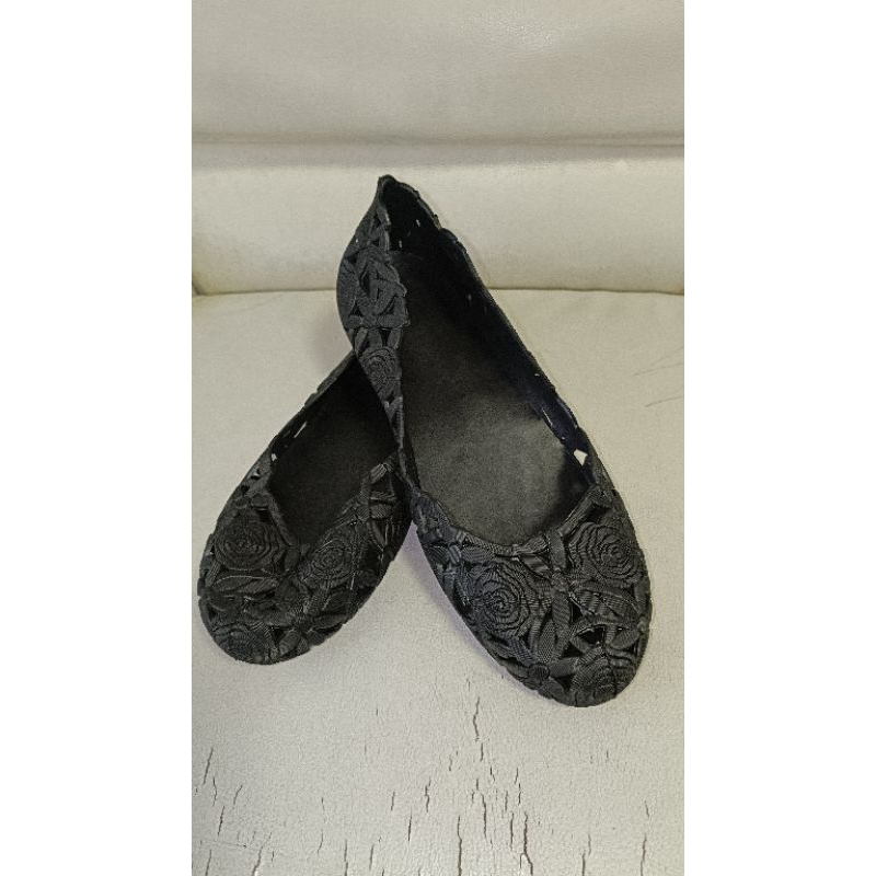 sepatu bahan plastik daur ulang