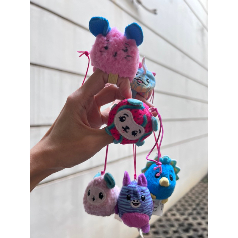 [PRELOVED] PIKMI POPS SURPRISE SCENTED PLUSHIES FINGERS DOLL MAINAN ANAK GANTUNGAN TAS