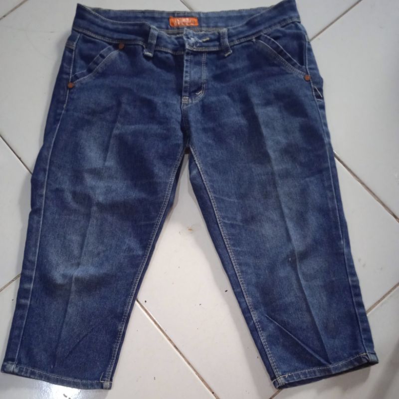preloved celana / celana levis bekas