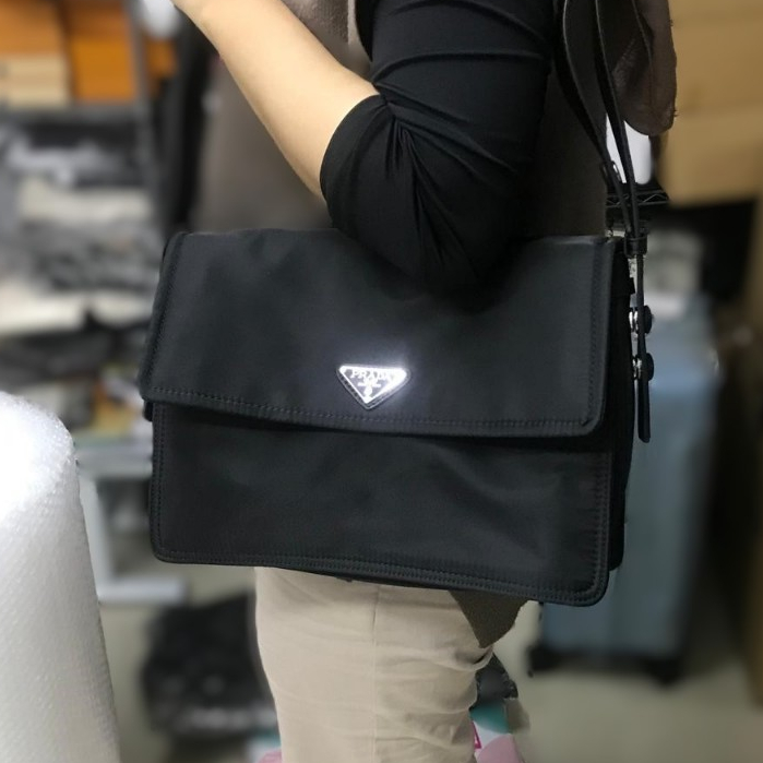 Tas Re Nylon Large Padded Shoulder Messenger Bag Hitam Original Medium Selempang Pria Wanita Unisex 