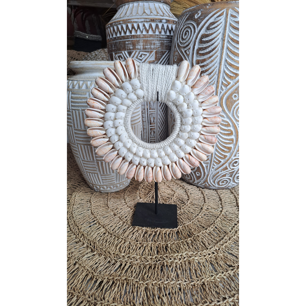 Dekorasi Meja Bali Handmade dengan Hiasan Kerang Aesthetic
