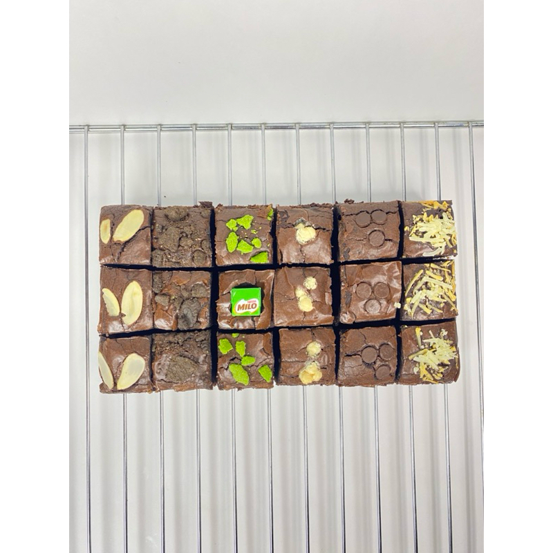 

HILS FUDGY BROWNIES 20x10