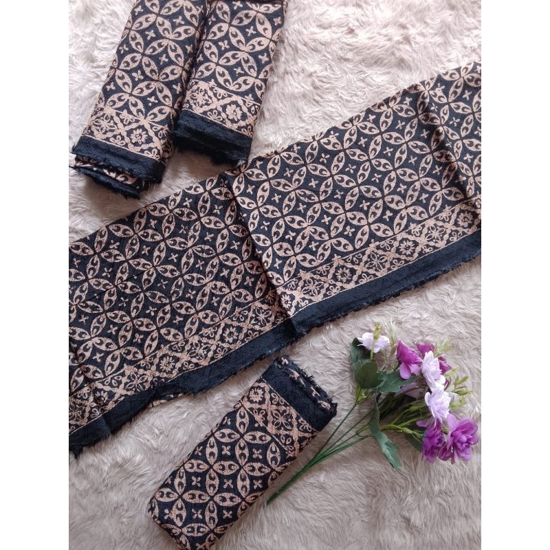 KAIN BATIK VISCOSE CAP BACEM CELOM HITAM KHAS CIREBON TRUSMI AMANAHBATIK