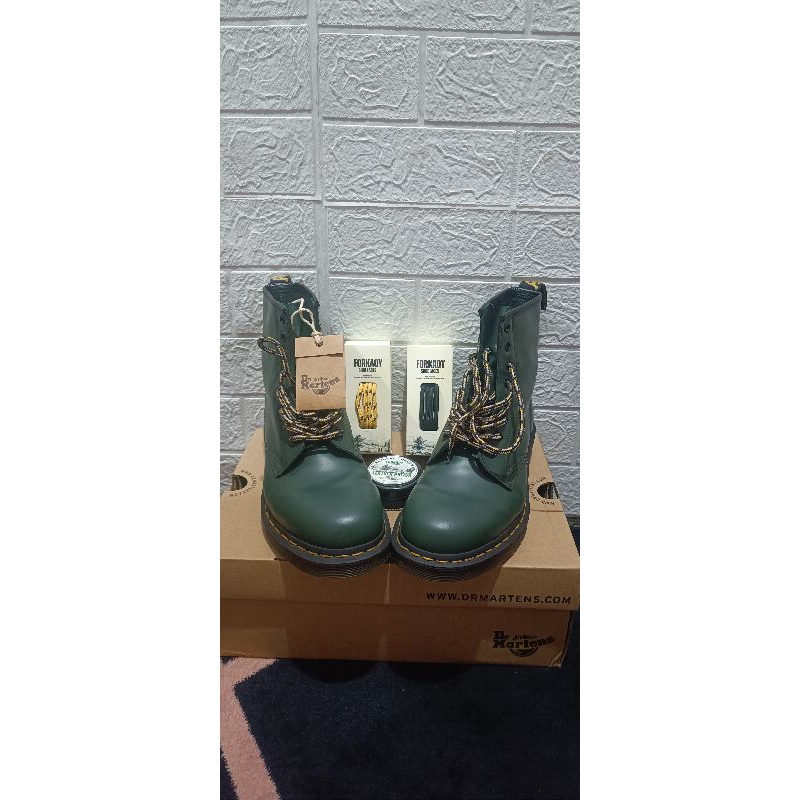 dr martens1460 green smooth