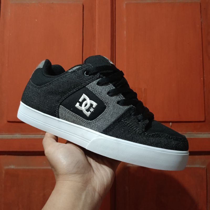 DC shoes pure 300660 black denim sepatu pria original