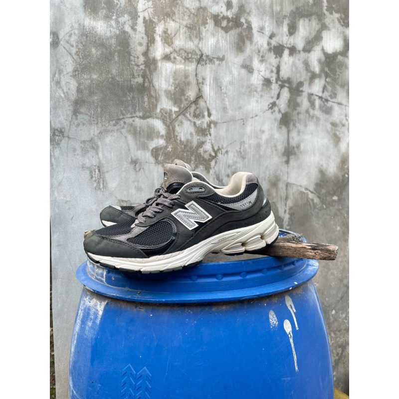 New balance 2002r black