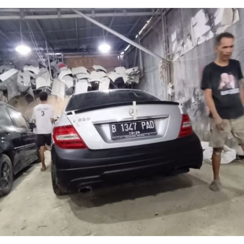BODYKIT BELAKANG MERCEDES W204