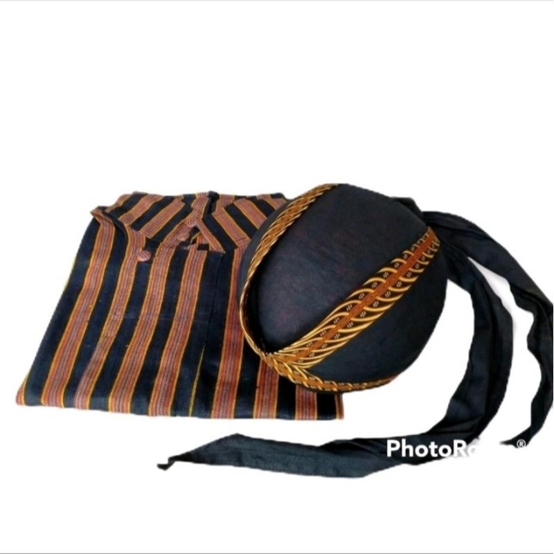 SURJAN LURIK DAN BLANGKON PRIA DEWASA