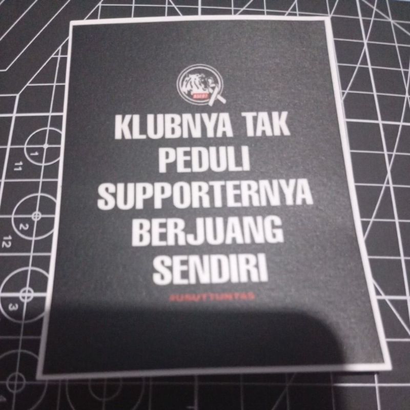 

STIKER PRINTING KLUBNYA TAK PEDULI SUPPORTERNYQ BERJUANG SENDIRI