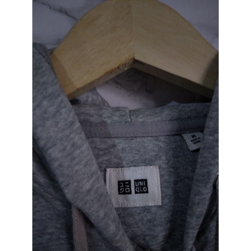uniqlo  hoodie zipper abu
