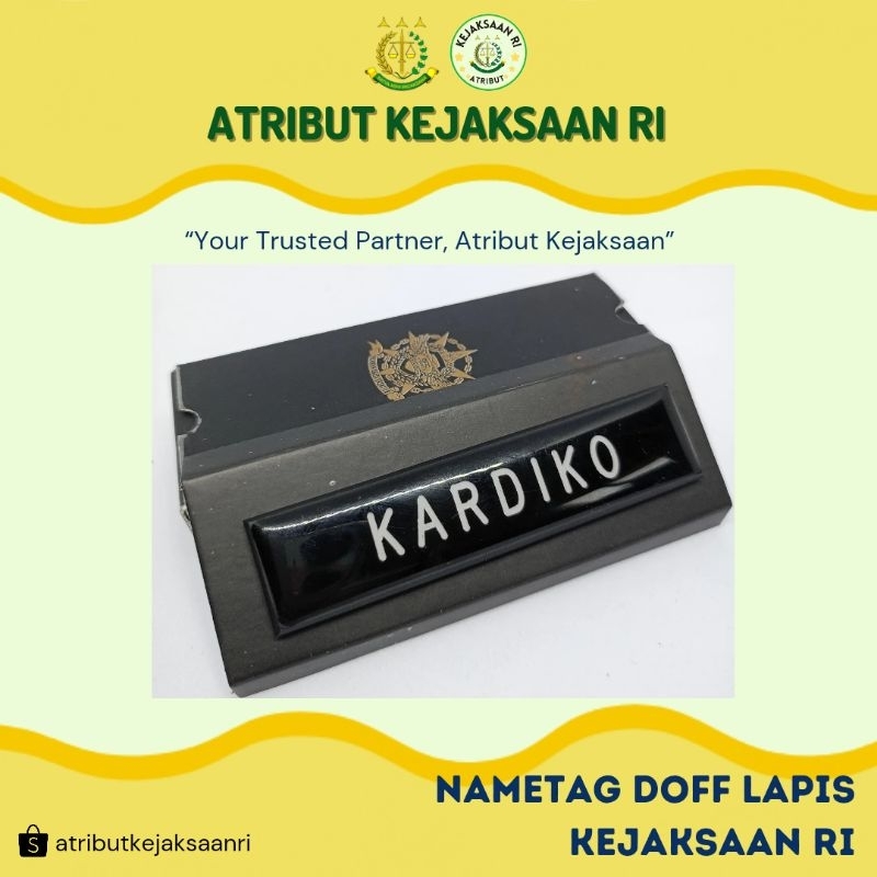 

ATRIBUT KEJAKSAAN RI - PAPAN NAMA NAMETAG DOFF LAPIS DAN LIST PUTIH KEJAKSAAN RI