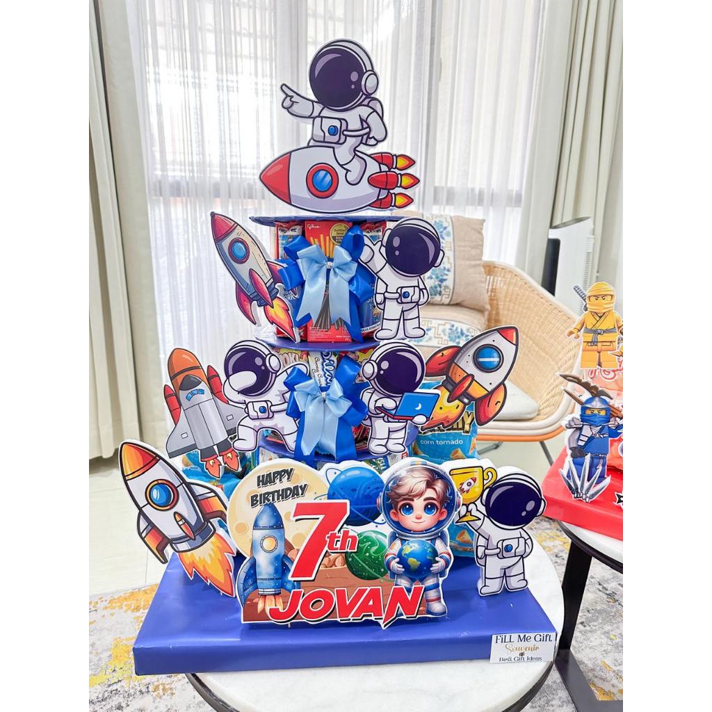 

BK - Astronot - Snack Tower Cake Tart Birthday / Kado Ulang Tahun Kue Snack Lucu Tingkat