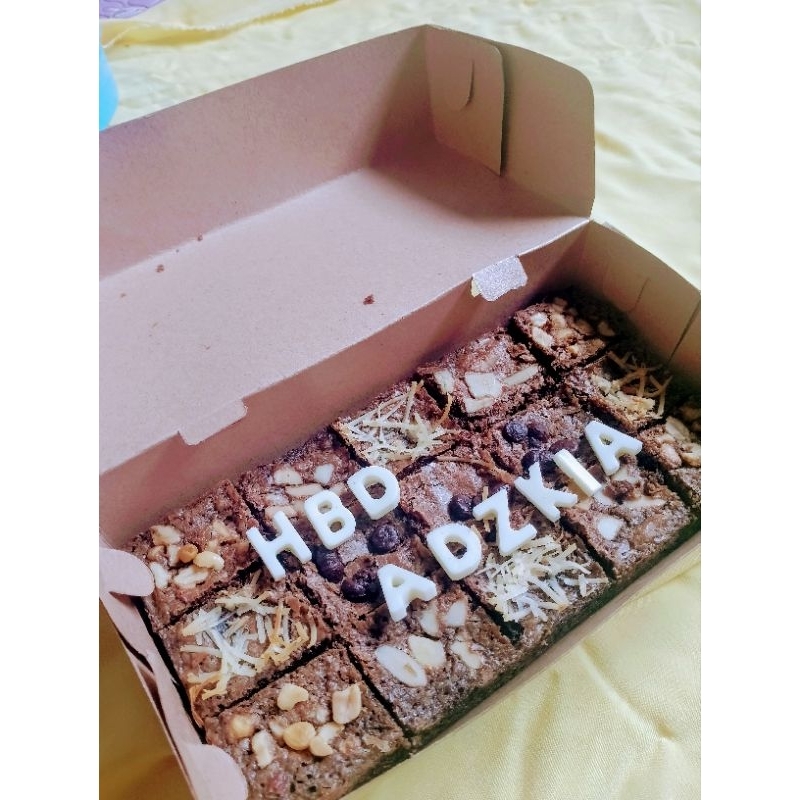 

Fudgy Brownies panggang request tulisan Happy birthday