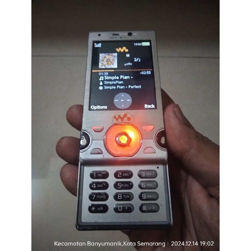 Sony Ericsson W995 i Hikaru Silver Slide Normal Original Mulus Jadul Langka Unik Imut Speaker Bass S