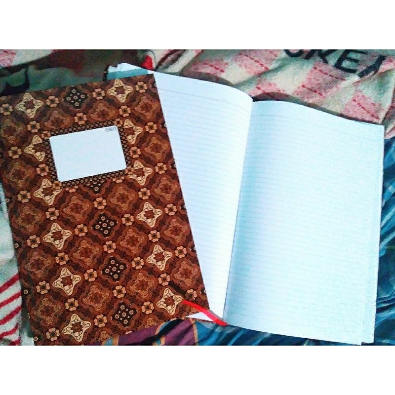 

Kiky buku folio batik