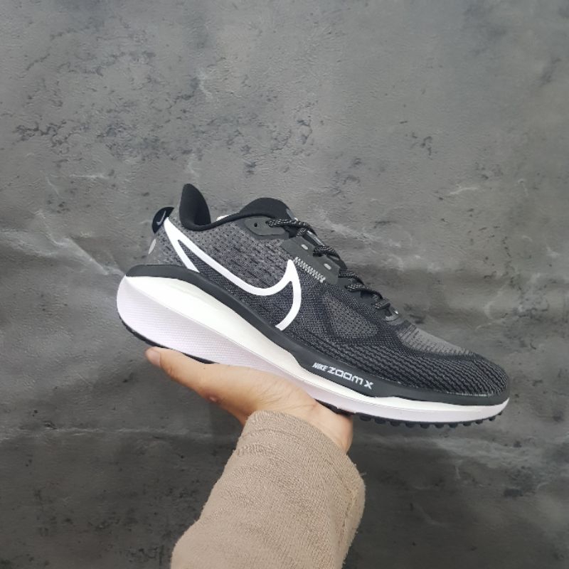 Nike Air Zoom Vomero 17 Black White