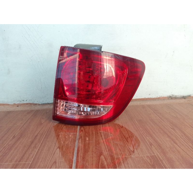 Stoplamp Lampu Belakang Toyota Fortuner 2005-2007 Lampu Belakang Fortuner kanan Original