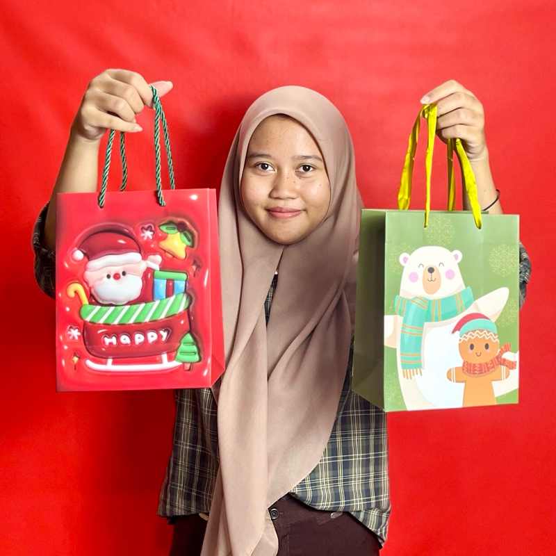 

Paper bag premium natalan merry christmas bag gift premium tas kado sedang lucu Ecofootwearid