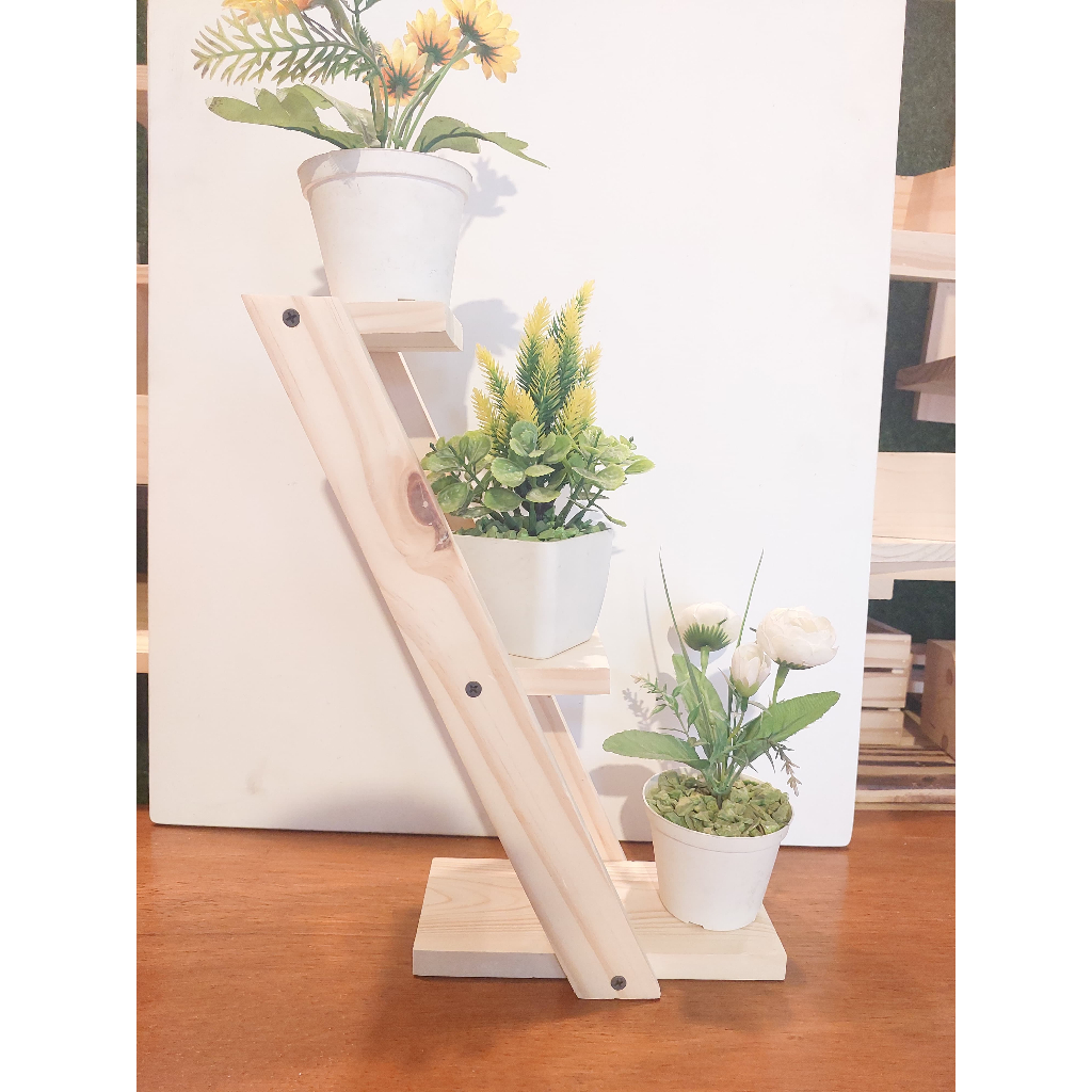 Rak Bunga Tiga Susun Miring, tempat rak pot kaktus kayu minimalis