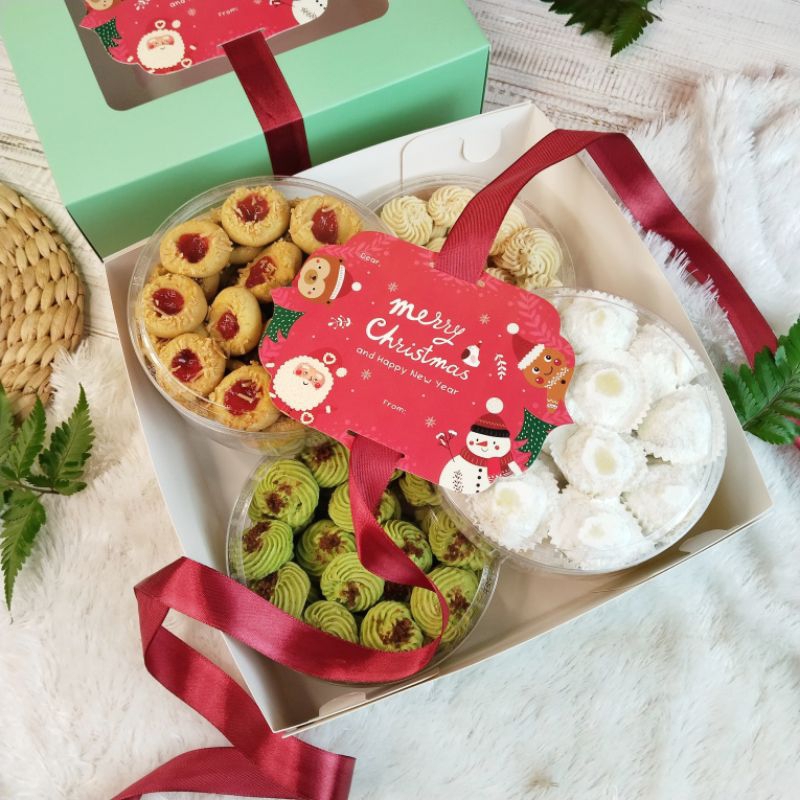 

Amanta Segar | Paket Kue Kering Natal Parcel Kue Natal Hampers Kue Hari Natal Cookies Kue Natal Paket Kue Natal Premium Nastar, Palm Cheese, Thumbprint Strawberry, Putri Salju, Chin Kao So, Sagu Pandan, Sagu Keju, Kelapa Kismis, Corn Flakes